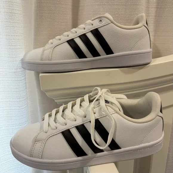 NWOB Adidas Women's White and Black Athletic Shoes grand court sneakers - Picture 2 of 7